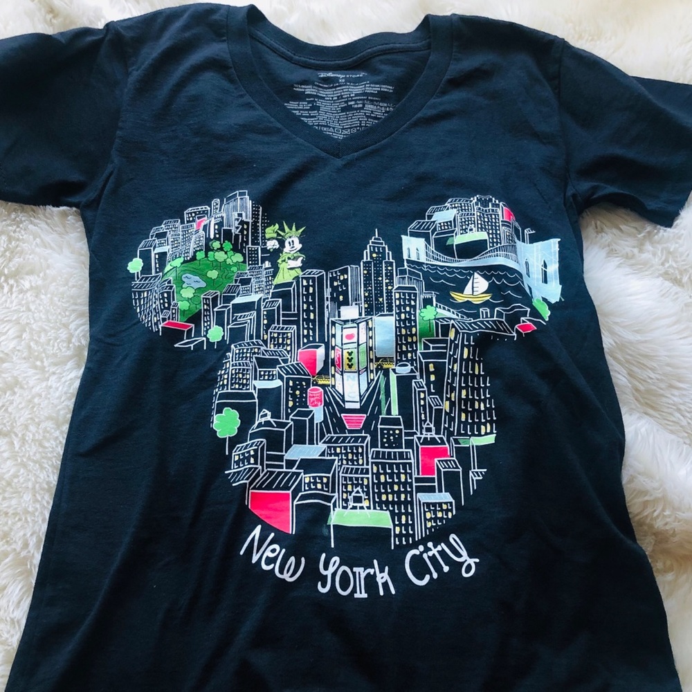 Disney Store New York City Blk v-neck T-shirt XS